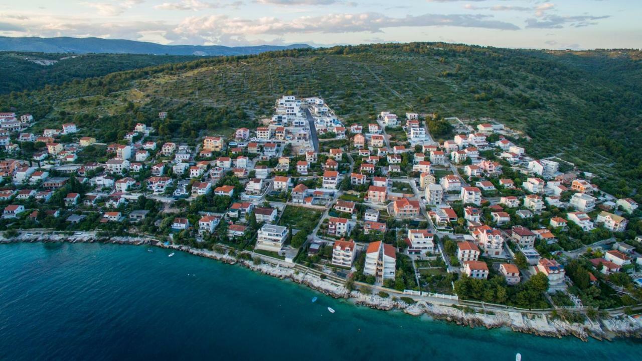 Holiday Home Olive Exclusive - 8 People, Heated Pool, Okrug Gornji, Sea View Trogir Exteriér fotografie